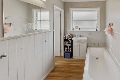 Photo of property in 18 Clyde Street, Levin, 5510