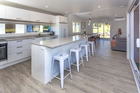 Photo of property in 5 Ross Place, Whiritoa, Whangamata, 3691