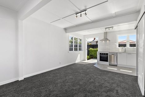 Photo of property in 5a Roslyn Terrace, Stanley Point, Auckland, 0624