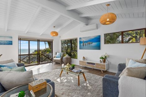 Photo of property in 22 Pendrell Road, Piha, New Lynn, 0772