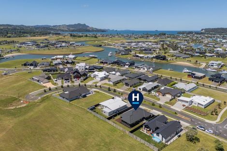 Photo of property in 10 Onerere Drive, Whitianga, 3510