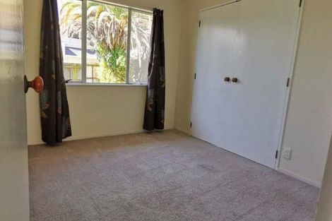 Photo of property in 21 Raelene Place, Massey, Auckland, 0614