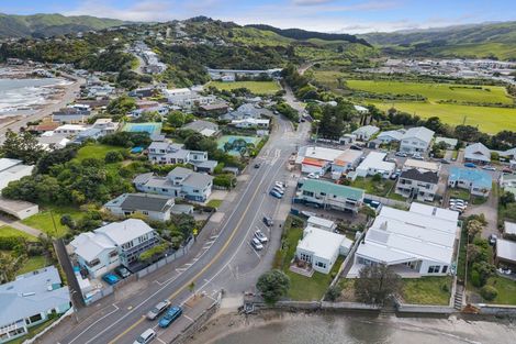Photo of property in 18 Beach Road, Plimmerton, Porirua, 5026