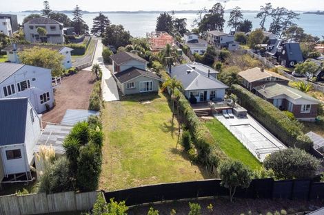 Photo of property in 2/75 Marine Parade, Mellons Bay, Auckland, 2014