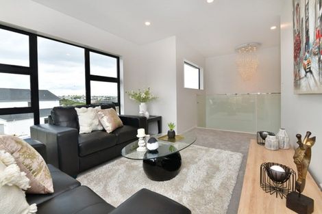 Photo of property in 46 Resolution Drive, Gulf Harbour, Whangaparaoa, 0930