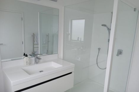 Photo of property in 216a Lake Road, Northcote, Auckland, 0627