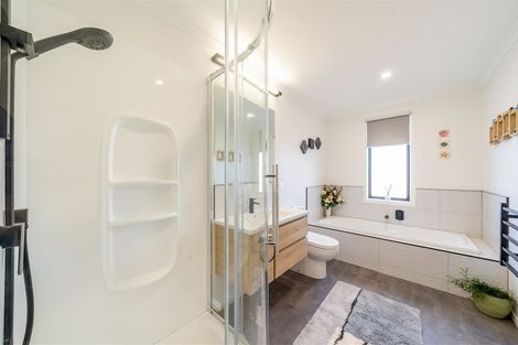 Photo of property in 11 Poulson Grove, Trentham, Upper Hutt, 5018