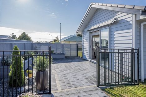 Photo of property in 13 Saint Vincent Way, Waikanae, 5036