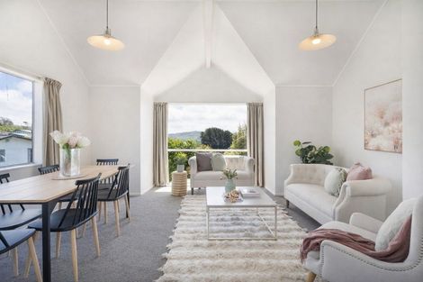 Photo of property in 5 Pimlico Place, Newlands, Wellington, 6037