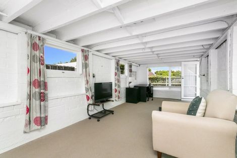 Photo of property in 1/232 East Coast Road, Forrest Hill, Auckland, 0620