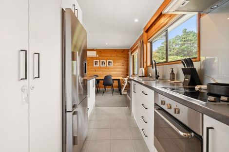 Photo of property in 115 Mark Avenue, Grenada Village, Wellington, 6037