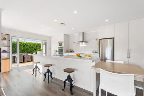 Photo of property in 7 Laurie Street, Red Beach, 0932