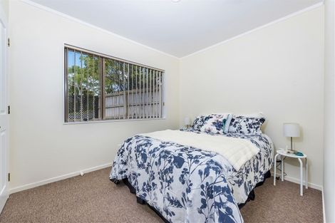 Photo of property in 28 Ginders Drive, Massey, Auckland, 0614