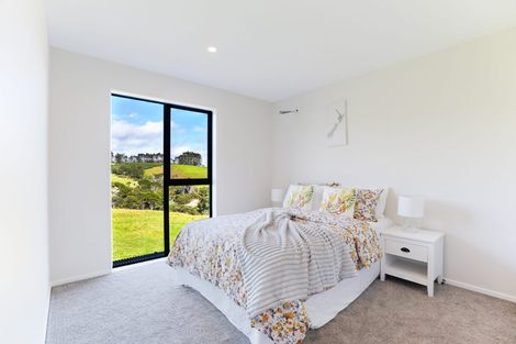 Photo of property in 37 Horokaka Street, Massey, 0614