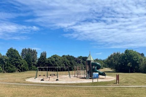 Photo of property in 19 Bluewater Place, Paraparaumu, 5032