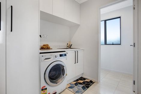 Photo of property in 137 Baverstock Road, Flat Bush, Auckland, 2016