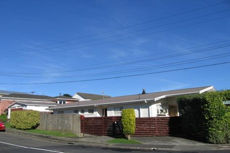 Photo of property in 2 Catherine Crescent, Paparangi, Wellington, 6037