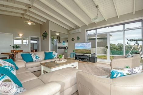 Photo of property in 18a Marine Parade South, Foxton Beach, Foxton, 4815