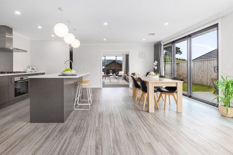 Photo of property in 22 Queen Charlotte Drive, Aotea, Porirua, 5024