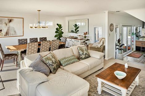 Photo of property in 147 Marine Parade, Eastbourne, Lower Hutt, 5013