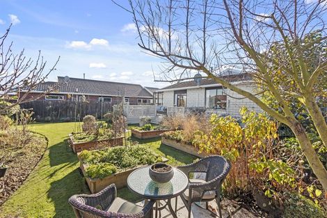 Photo of property in 2/135 Sawyers Arms Road, Northcote, Christchurch, 8052