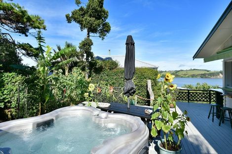 Photo of property in 76a Shakespear Road, Army Bay, Whangaparaoa, 0930