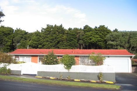 Photo of property in 23 Walpole Avenue, Hillpark, Auckland, 2102