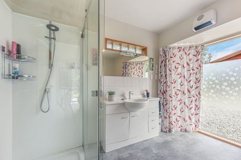 Photo of property in 10a Huia Street, Waikawa, Picton, 7220