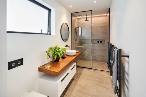 Photo of property in 5 Howard Road, Point Howard, Lower Hutt, 5013