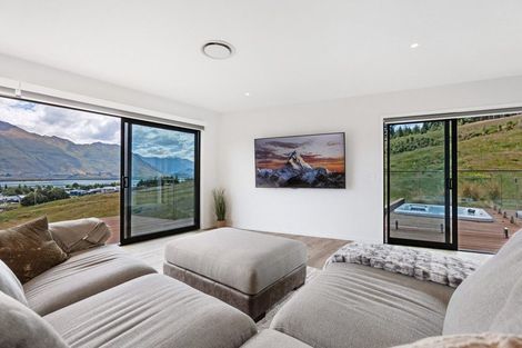 Photo of property in 13 Akitu Rise, Wanaka, 9305