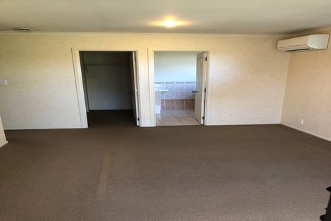 Photo of property in 10 Brookwood Drive, Henderson, Auckland, 0612