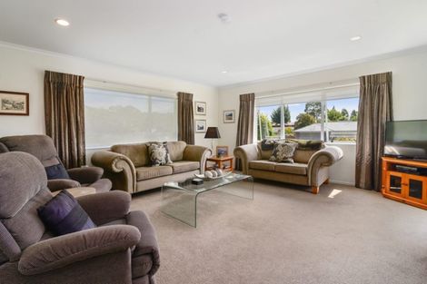 Photo of property in 35 Capricorn Place, Kawaha Point, Rotorua, 3010
