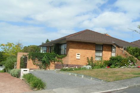 Photo of property in 3 La Roche Place, Northcote, Auckland, 0627