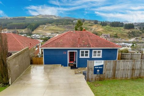 Photo of property in 24 Scotland Terrace, Green Island, Dunedin, 9018