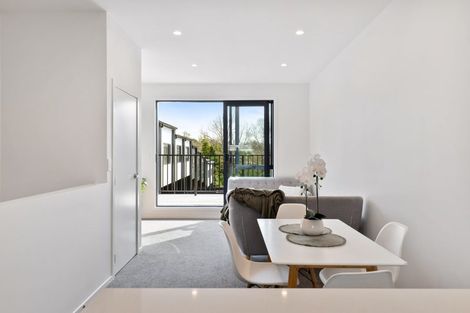 Photo of property in 3 Meg Lane, Glen Eden, 0602