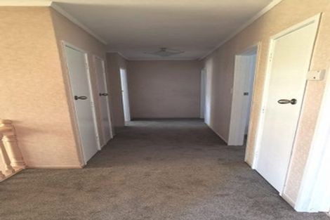 Photo of property in 13 Easton Park Parade, Glenfield, Auckland, 0629