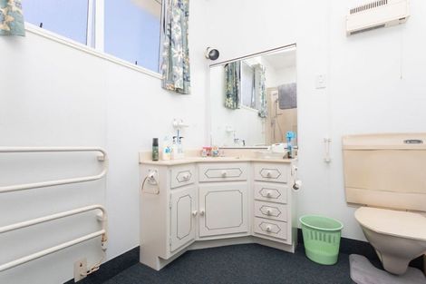 Photo of property in 21 Chamberlain Street, Dannevirke, 4930