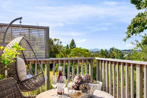 Photo of property in 2/19 Limmer Place, Browns Bay, Auckland, 0632