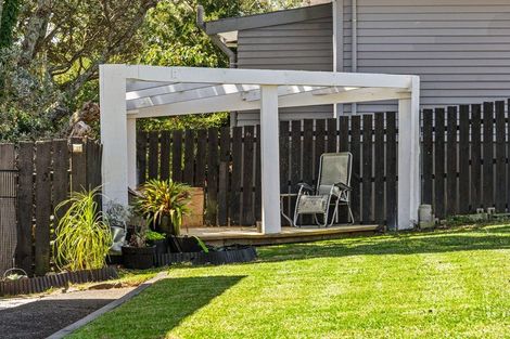 Photo of property in 27 Arlette Place, Massey, Auckland, 0614