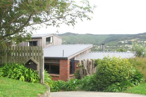 Photo of property in 9 Carleton Terrace, Tawa, Wellington, 5028