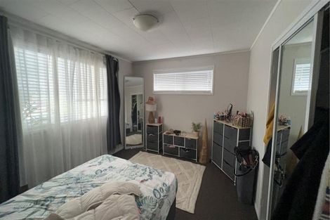 Photo of property in 4 Pahi Place, West Harbour, Auckland, 0618