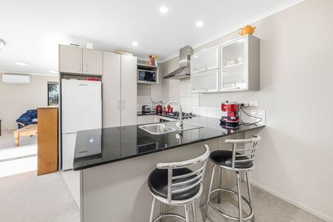 Photo of property in 2 Anna Lane, Glen Eden, Auckland, 0602