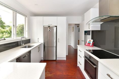 Photo of property in 1/5 September Place, Forrest Hill, Auckland, 0620