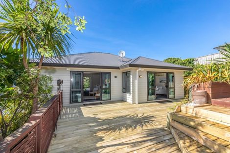 Photo of property in 16 Endeavour Drive, Whitby, Porirua, 5024