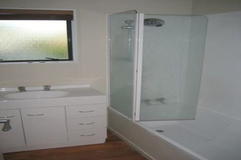 Photo of property in 3 Thalia Place, Totara Vale, Auckland, 0629