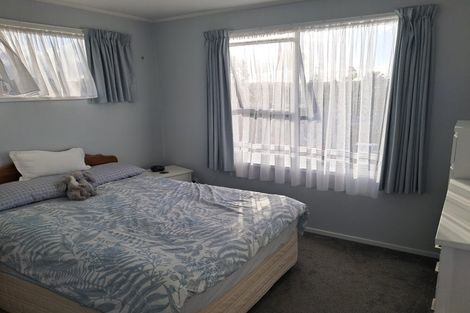 Photo of property in 20 Kelman Road, Kelston, Auckland, 0602