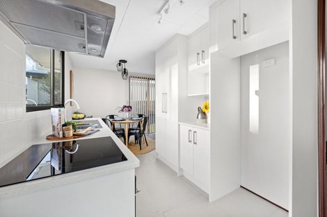 Photo of property in 2/21 Nearco Street, Randwick Park, Auckland, 2105