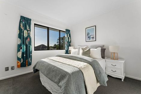 Photo of property in 28 London Street, Te Atatu Peninsula, Auckland, 0610