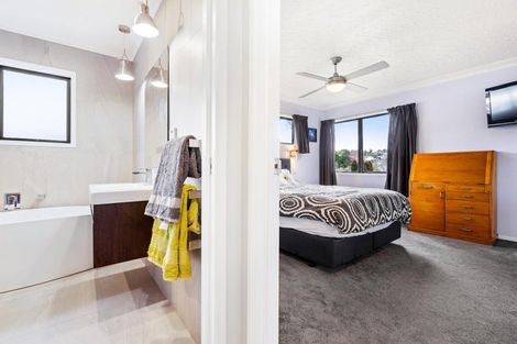 Photo of property in 1/3 Alexander Avenue, Torbay, Auckland, 0630