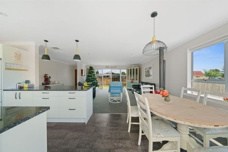 Photo of property in 21 Belvedere Avenue, Waikanae, 5036